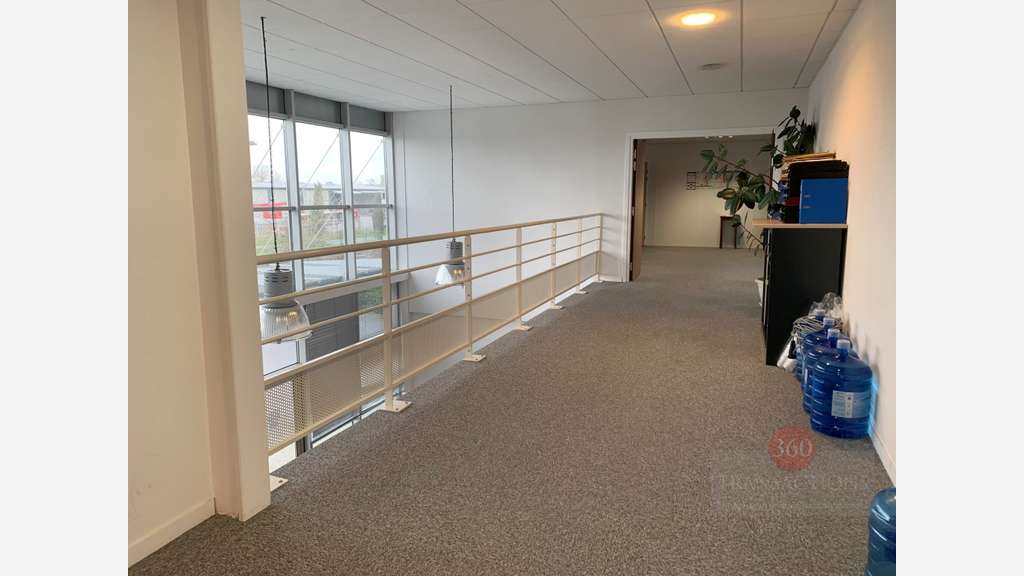 À Vendre bureaux entrepôt de 3432m² à Auterive