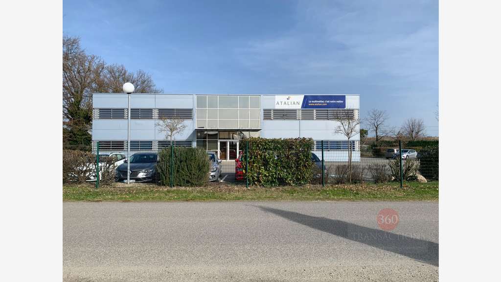 À Vendre bureaux entrepôt de 3432m² à Auterive