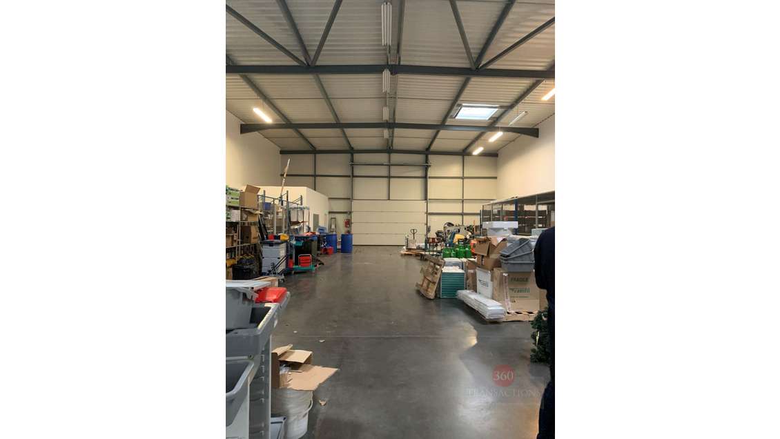 À Vendre bureaux entrepôt de 3432m² à Auterive