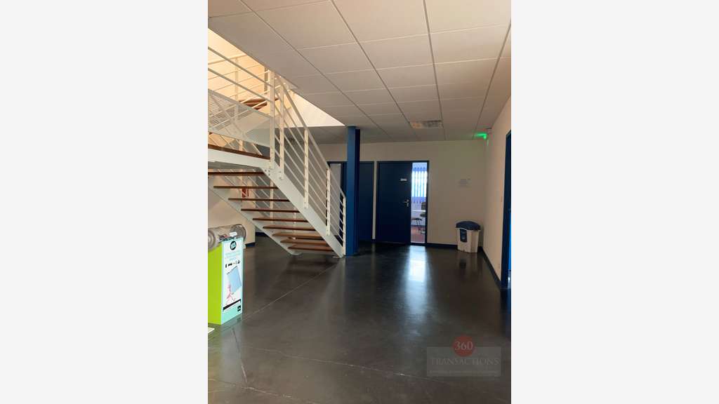 À Vendre bureaux entrepôt de 3432m² à Auterive