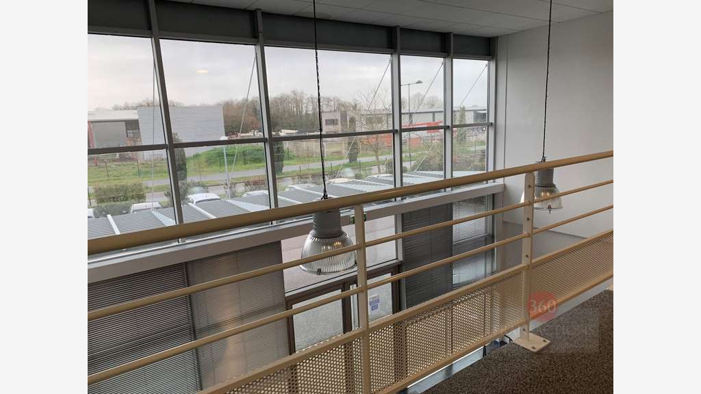 À Vendre bureaux entrepôt de 3432m² à Auterive