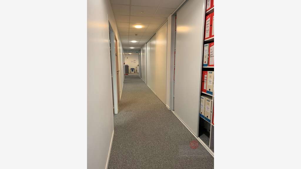 À Vendre bureaux entrepôt de 3432m² à Auterive