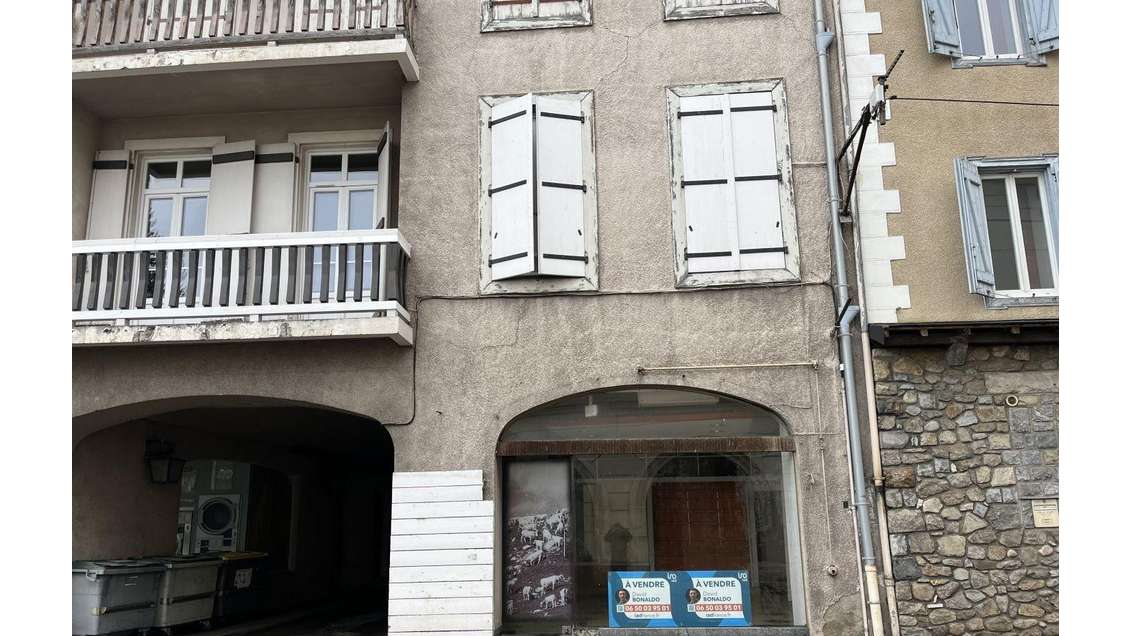Vente local commercial 29m² Ax-les-Thermes centre 