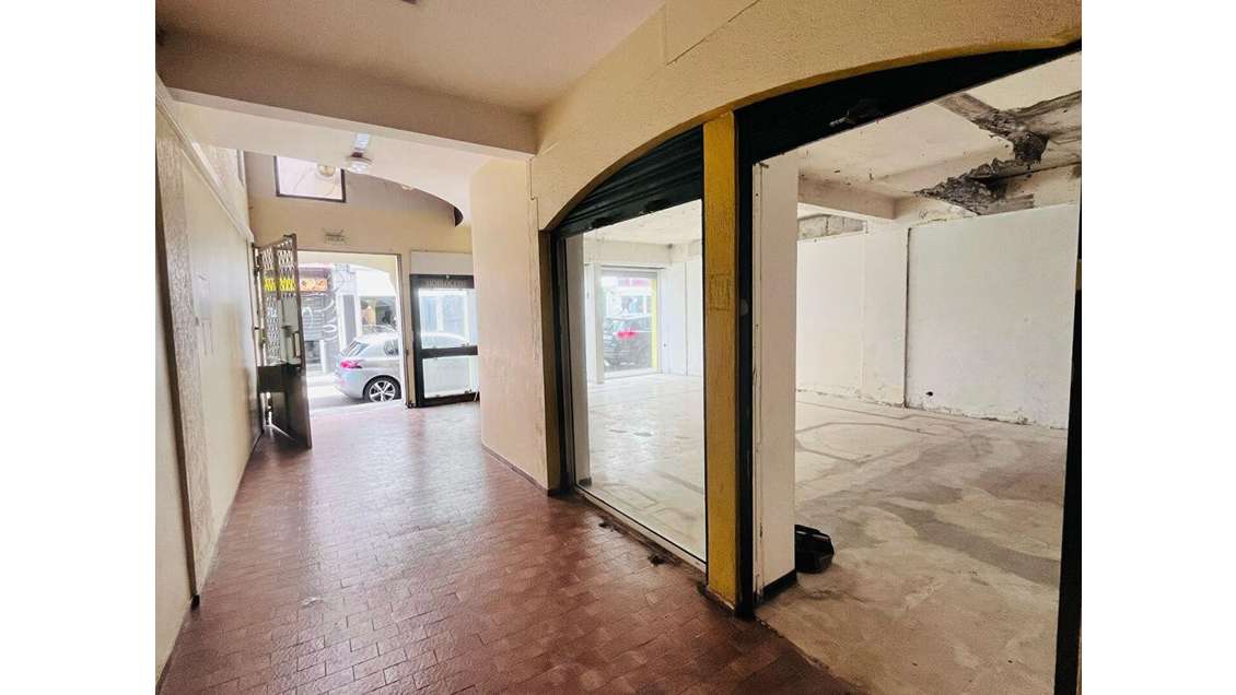 Vente local commercial 80m² à Fort de France