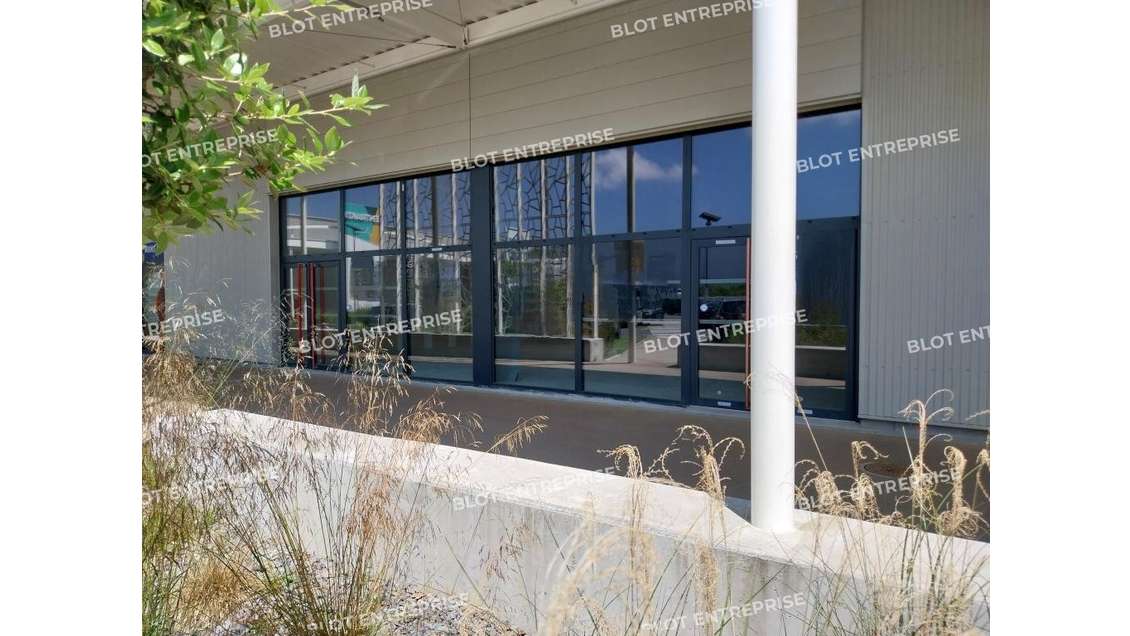 A vendre locaux commerciaux 550m² à Landerneau