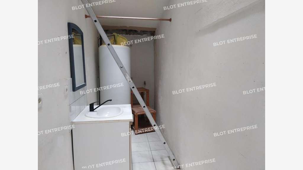 À vendre local commercial bureaux 64m² à Locmine