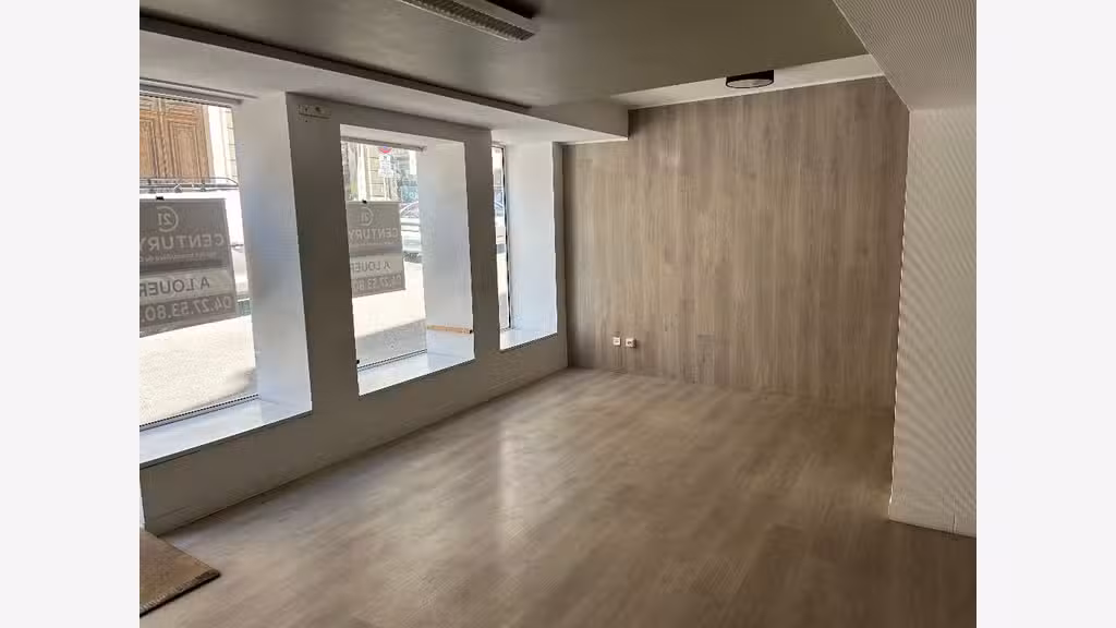 Cède bureaux lumineux de 150m² en centre-ville Ain
