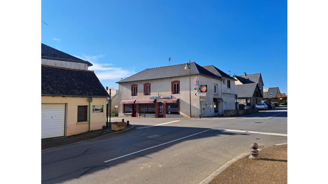 Murs commerciaux avec appartement Mondevert centre