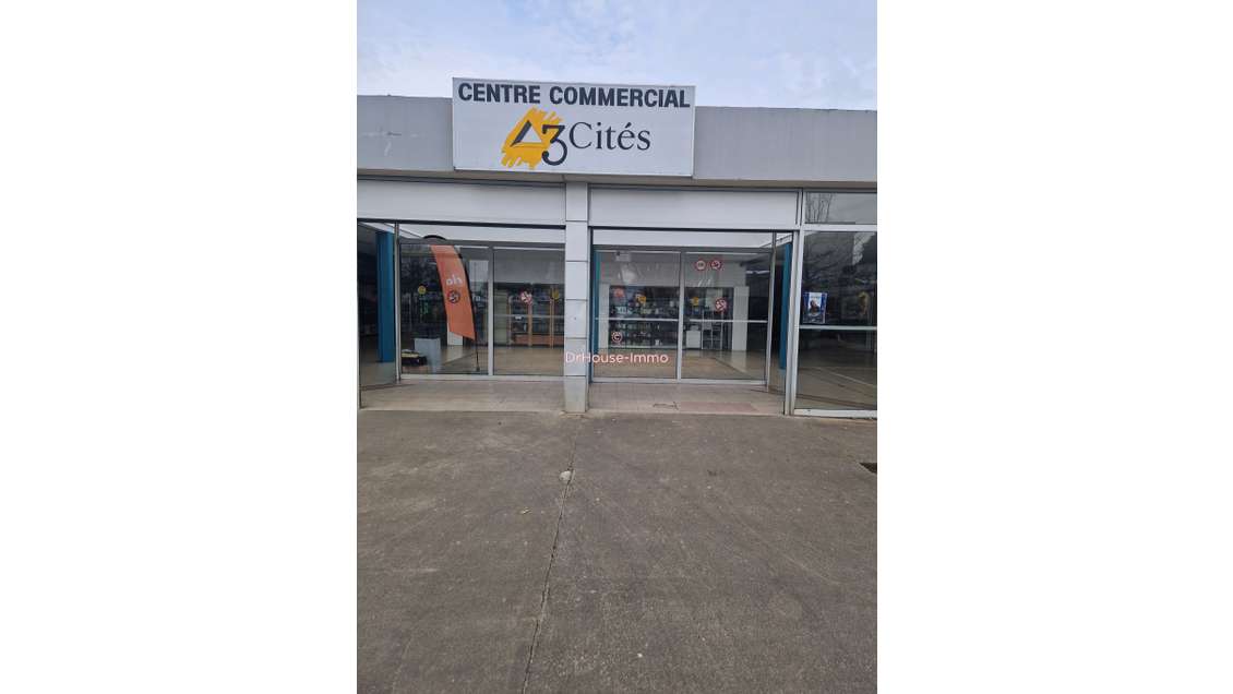 Vente commerce spacieux avec terrasse à Poitiers