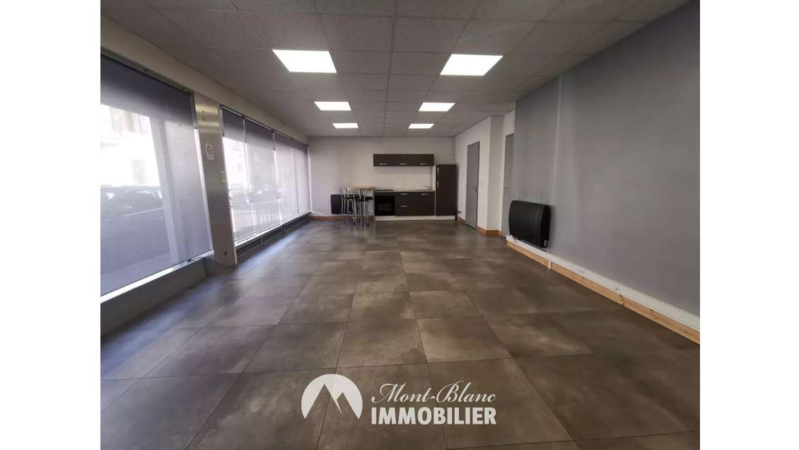 Local commercial 110m² duplex à Sallanches centre