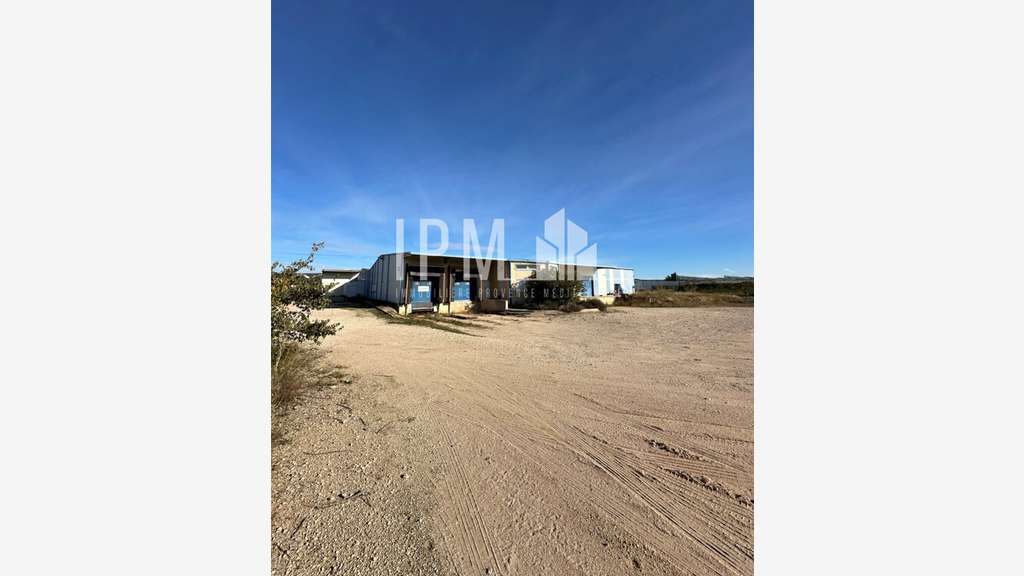 A vendre local d'activité 2430m² à Lançon-Provence