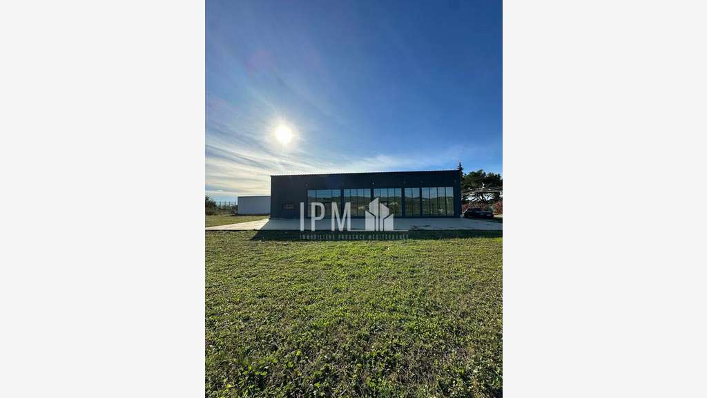 A vendre local d'activité 2430m² à Lançon-Provence