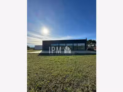 A vendre local d'activité 2430m² à Lançon-Provence