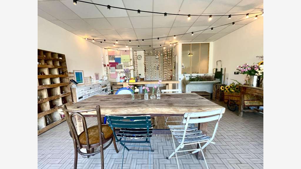 Vente murs commerciaux rénovés 177m² à Annecy