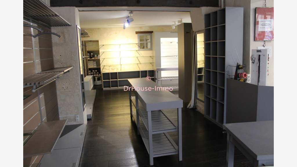 A vendre murs prêt porter de 92m² à Angoulême