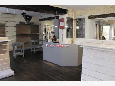 A vendre murs prêt porter de 92m² à Angoulême