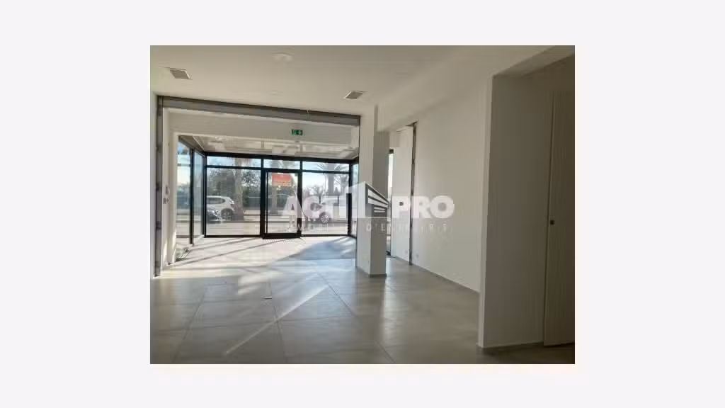 Vente local en front de mer à Canet-en-Roussillon