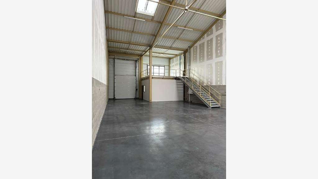 AV murs d'activité 178m² actipark Bourgoin lot A11