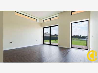 MURS COMMERCIAUX 750m²
