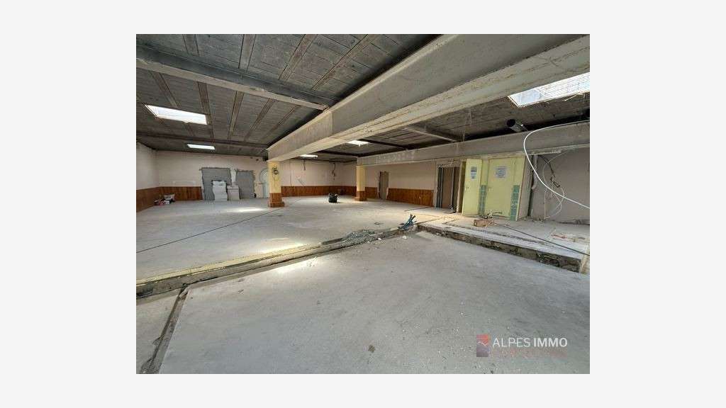 Vente murs commerciaux 935m² prix attractif Annecy