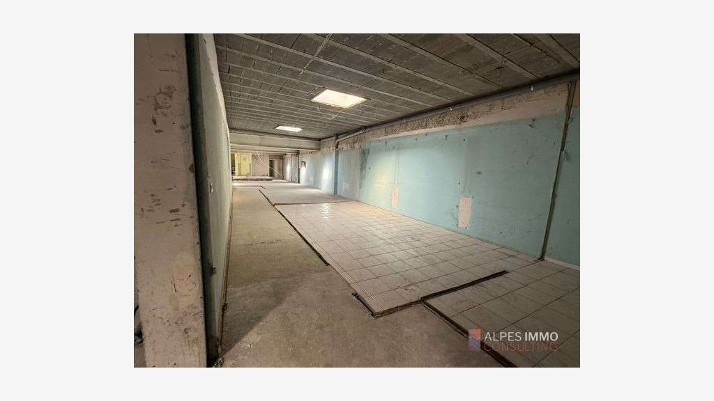 Vente murs commerciaux 935m² prix attractif Annecy