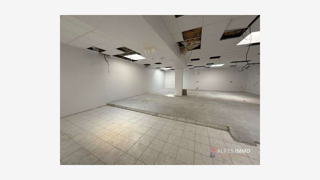 Vente murs commerciaux 935m² prix attractif Annecy