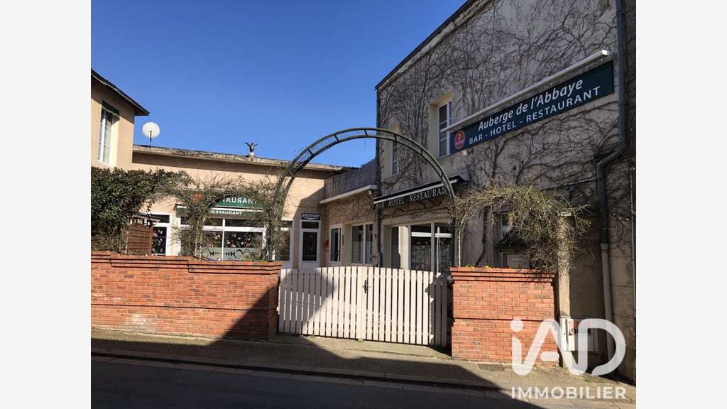 Vente murs commerciaux hôtel restaurant à Tuffé