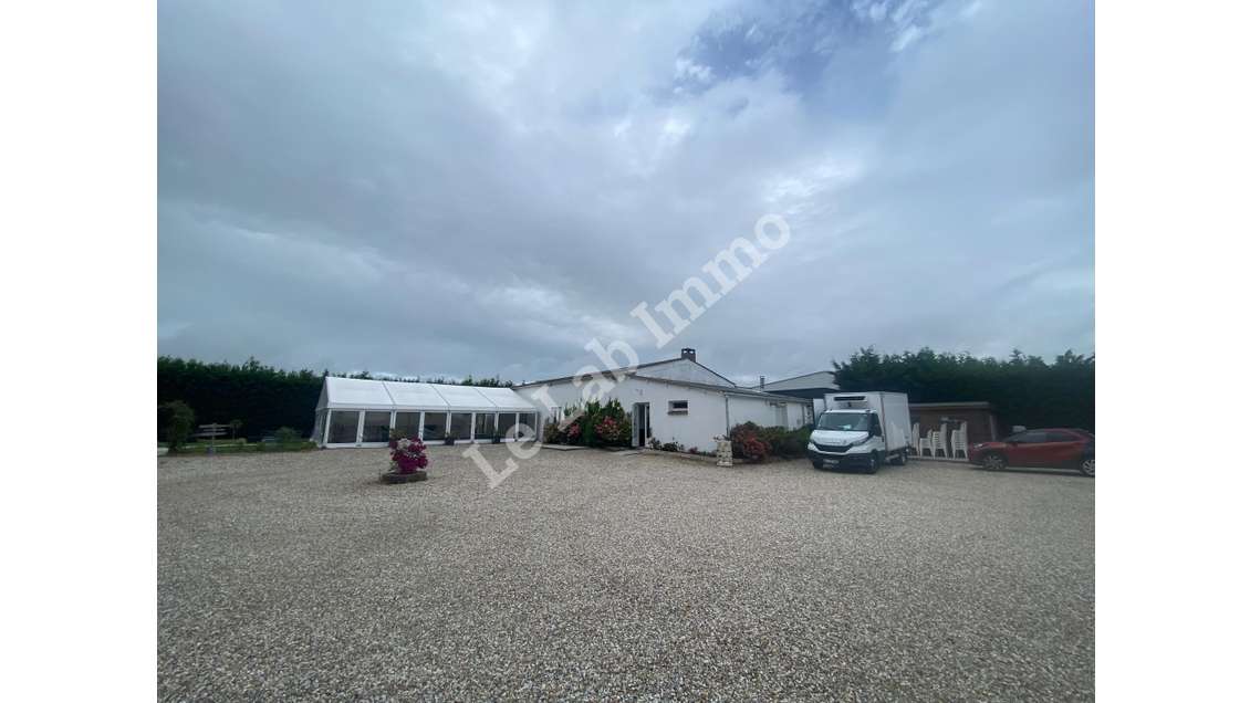 A vendre murs commerciaux 295m² à Octeville