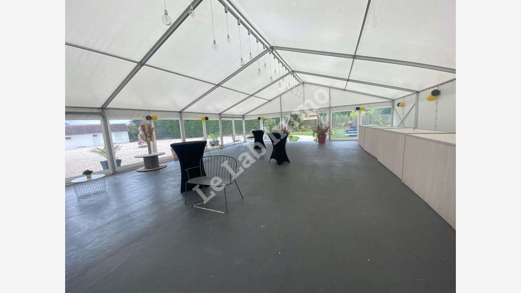 A vendre murs commerciaux 295m² à Octeville
