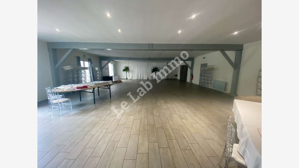 A vendre murs commerciaux 295m² à Octeville