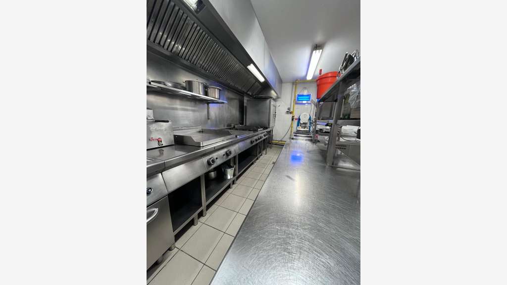 AV murs libres idéal activité brasserie bar Anglet