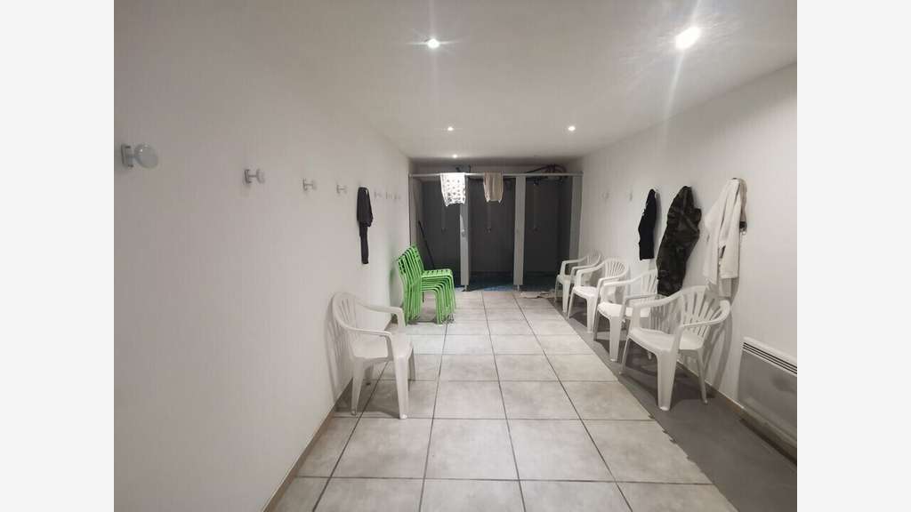 Local professionnel de 250m² à vendre à Nîmes