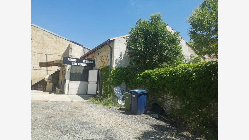 Local professionnel de 250m² à vendre à Nîmes