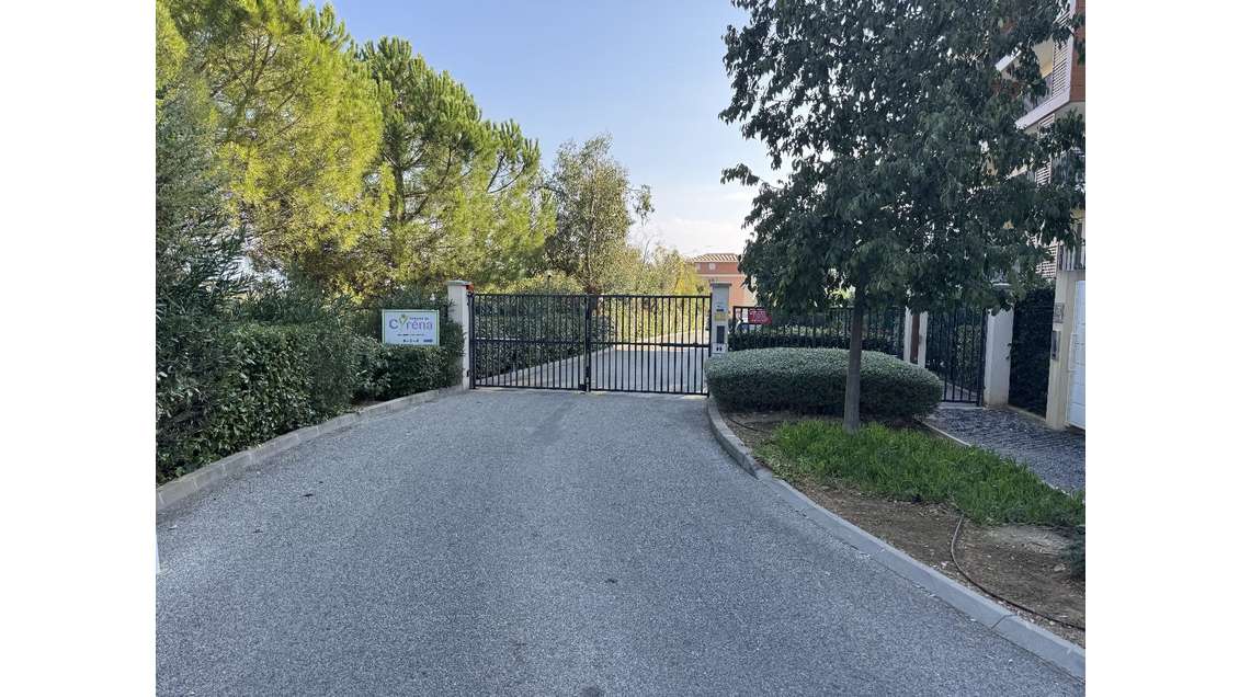 AV place de parking 5,3x3,3m Antibes Cyréna