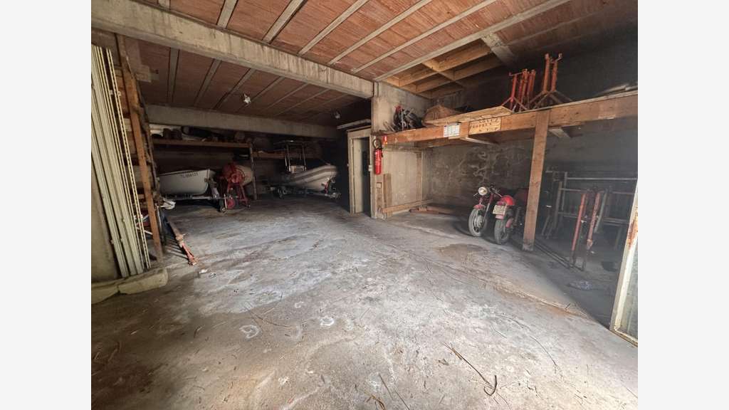 Vente garage parking de 100m² à Béziers centre