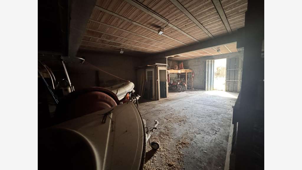 Vente garage parking de 100m² à Béziers centre