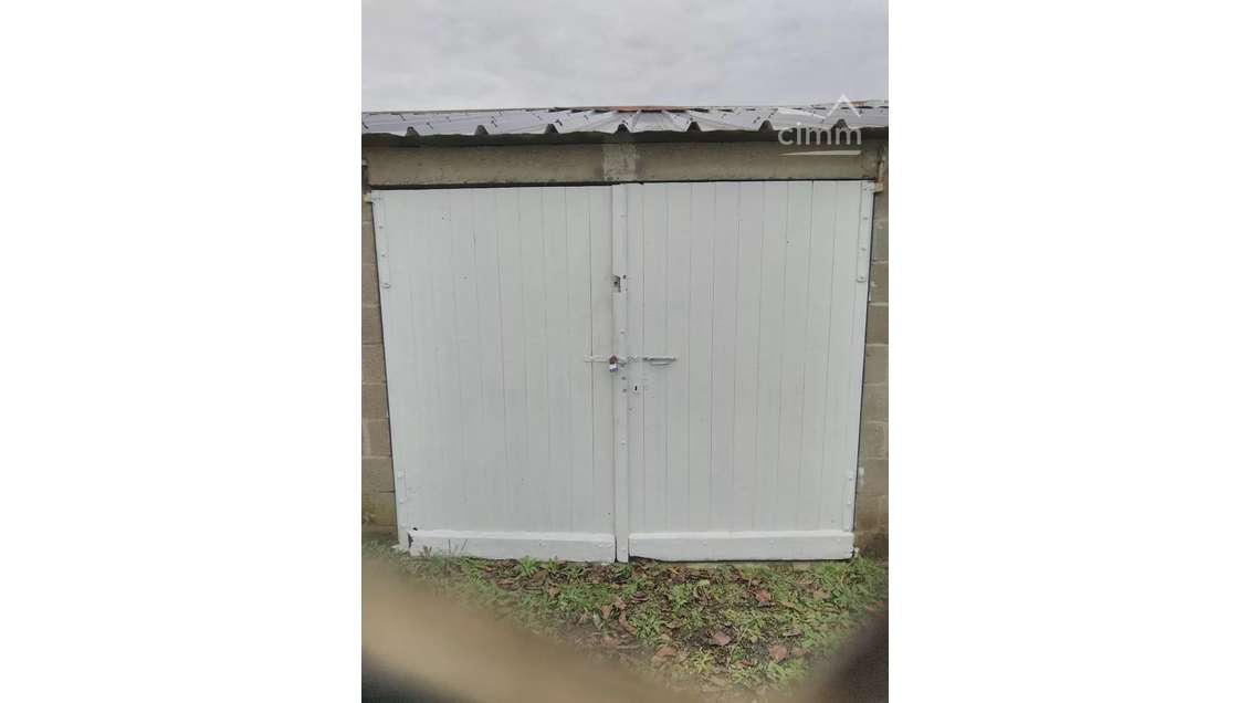 Lot de 9 Garages en vente à Châteauroux  
