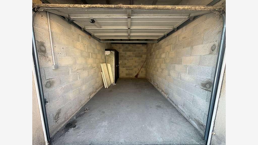 Garage fermé ou stockage à vendre sur Fos-sur-Mer