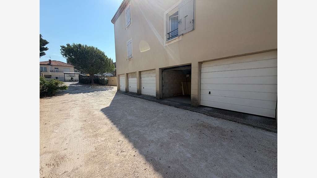 Garage fermé ou stockage à vendre sur Fos-sur-Mer