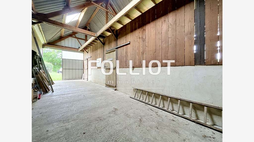 A vendre bâtiment de garages à Gavray Sur Sienne