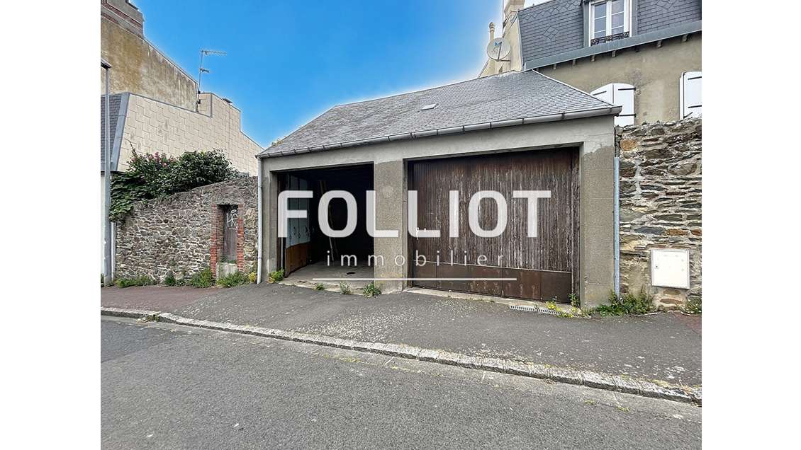 A vendre garage avec grenier centre Granville