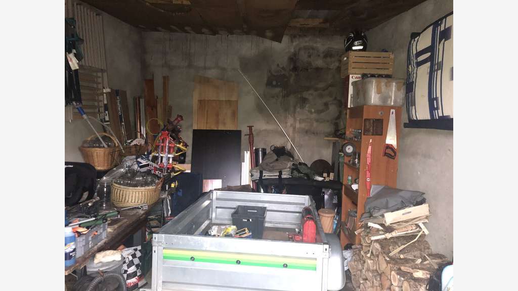 GARAGE DANS LE COEUR DU VILLAGE Situé en plein cen