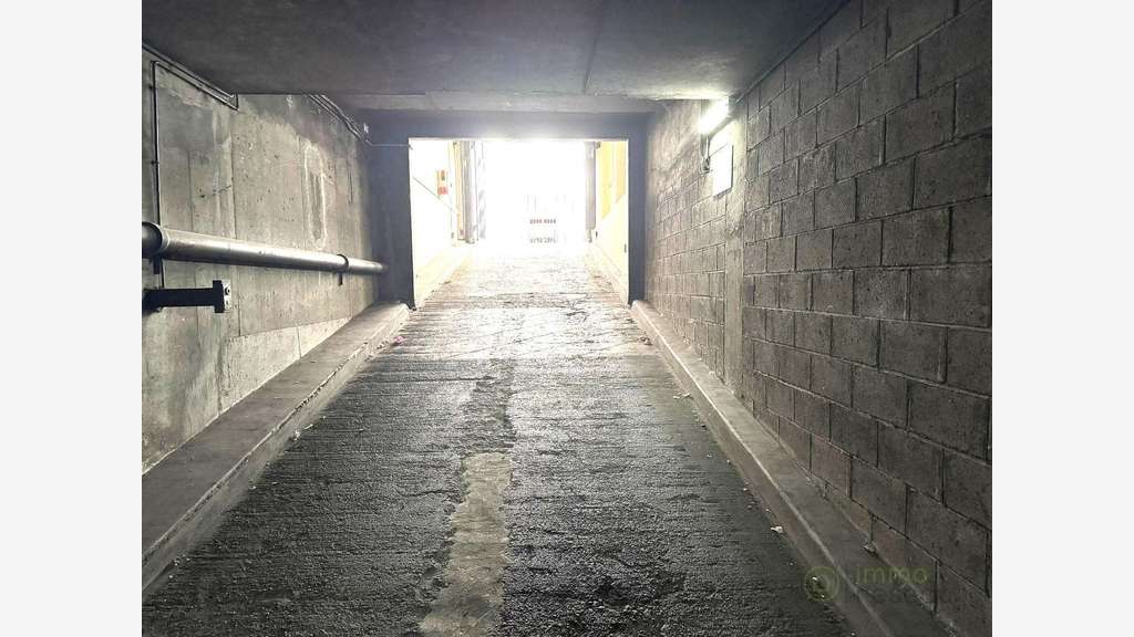 AV parking 9,77m² quartier recherché Paris 75017