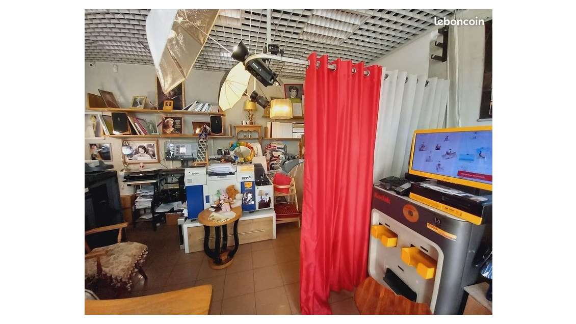 Commerce excellente visibilité à vendre à Paris 8e