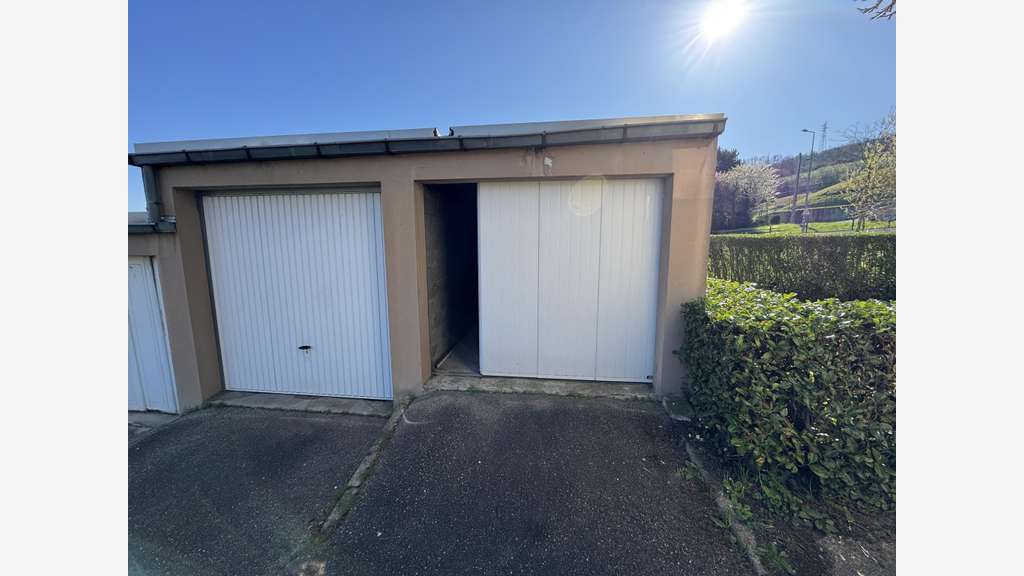 Vente garage de 13m² à Saint-Étienne Courteline