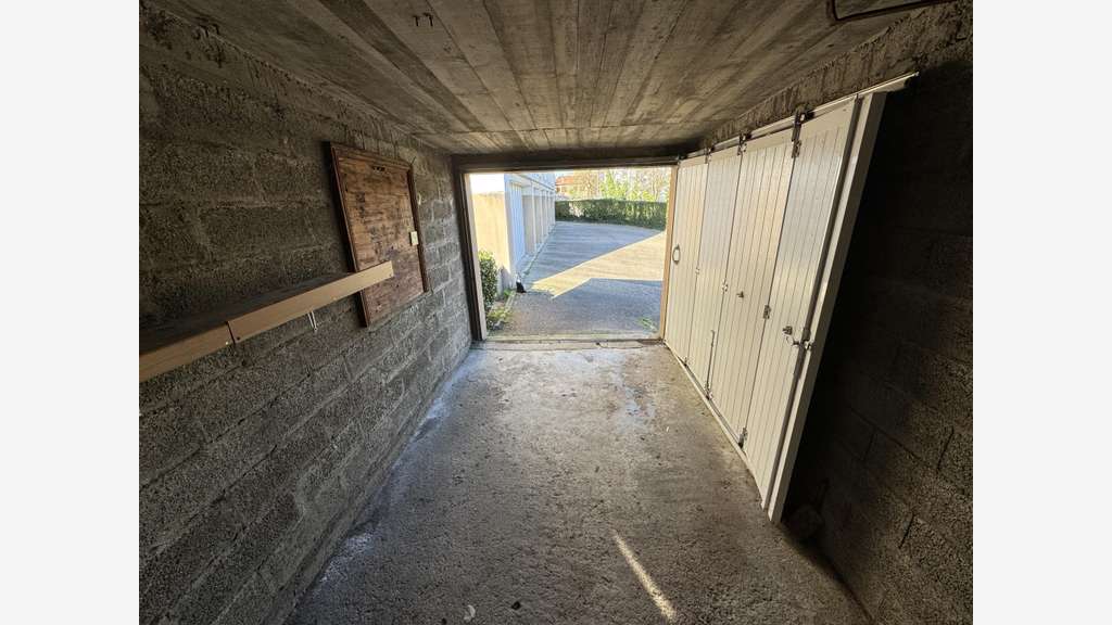 Vente garage de 13m² à Saint-Étienne Courteline