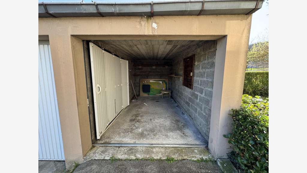 Vente garage de 13m² à Saint-Étienne Courteline