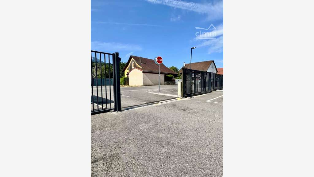 Place parking idéal invest St-Pierre-en-Faucigny