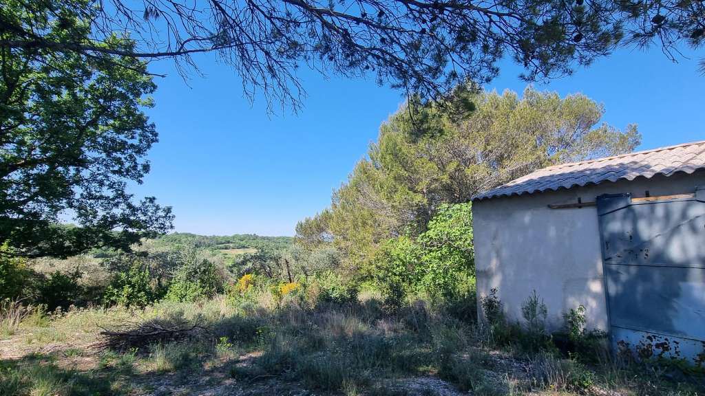 Vente hangar sur terrain 1430m² à Vézénobres