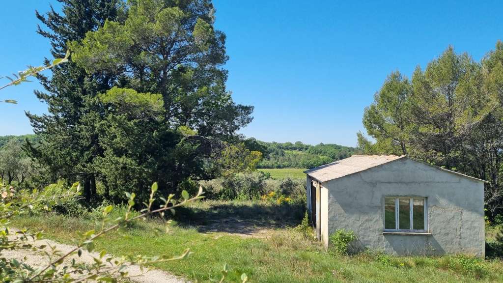 Vente hangar sur terrain 1430m² à Vézénobres
